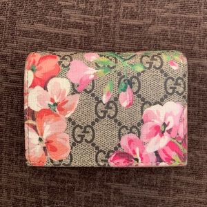Gucci GG Supreme Canvas Blooms Card Case